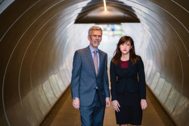 İş erkek ve kadın sokak, iş kavramı üzerinde