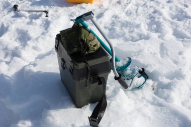 Kış balıkçılığı ve yarışmaları için balıkçılık malzemeleri