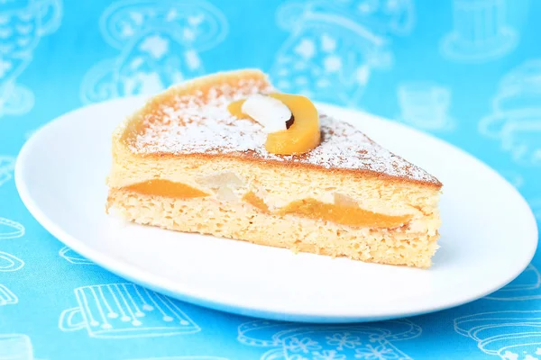 Pina colada kek şeftali ve Hindistan cevizi.