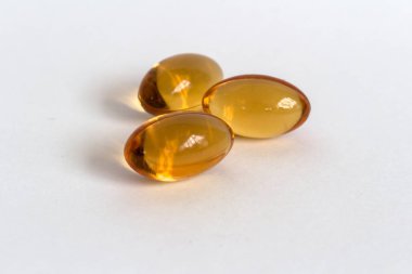 Turuncu şeffaf hap vitamin