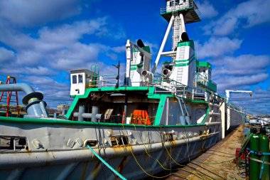 Kışın endüstriyel gemi