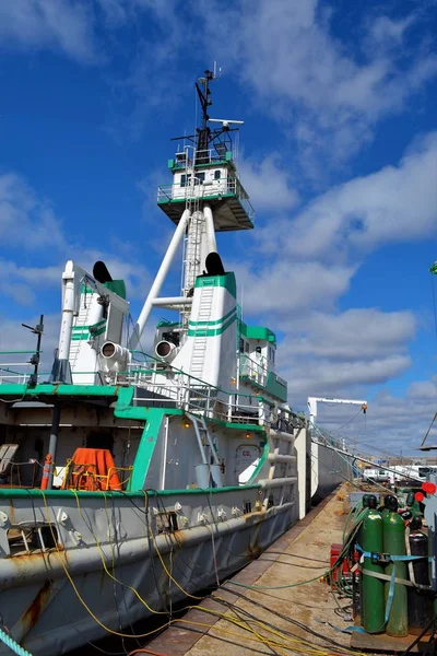 Endüstriyel gemi - eski buz kırıcı - demirledi