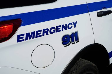 Amerikan polis aracı - 911 veya 999 acil