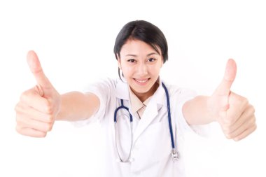 kadın doktor el hareketi Çift başparmak veren