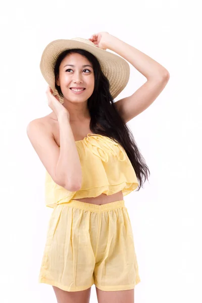 Lycklig, leende vackra kvinna i sommar klänning tittar upp — Stockfoto