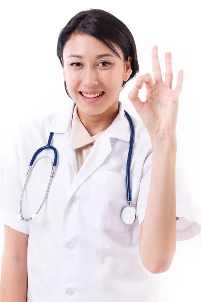 Feminino médico mostrando ok mão sinal gesto — Fotografia de Stock
