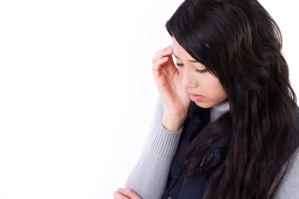 Mujer estresada que sufre de dolor de cabeza, ansiedad, migraña, hango —  Fotos de Stock