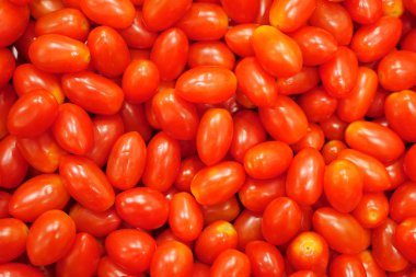 Kırmızı kiraz domates