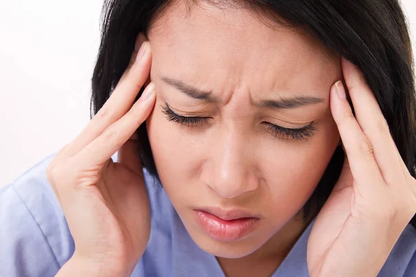Pacjent cierpi na bóle głowy, stres — Zdjęcie stockowe