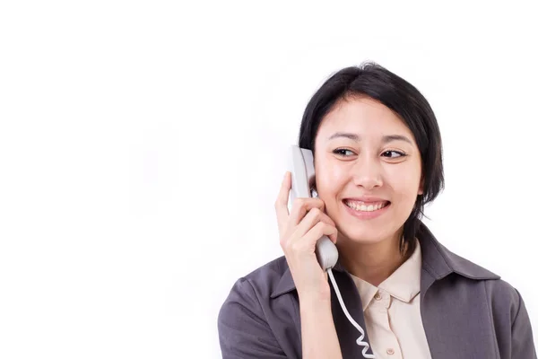 Счастливая деловая женщина по телефону — стоковое фото