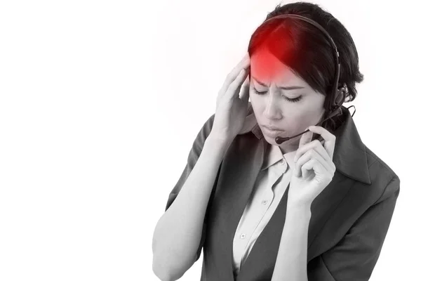 Frustrato, sconvolto donna d'affari soffre di mal di testa — Foto Stock