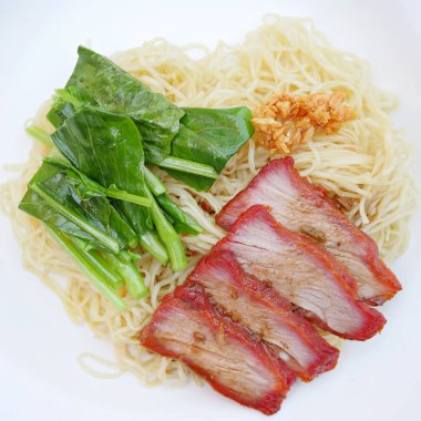 Asya yumurta noodle kavrulmuş domuz eti ile