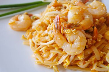 Tay tarzında kızarmış şehriye, tampon Tay