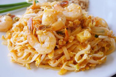 Tay tarzında kızarmış şehriye, tampon Tay