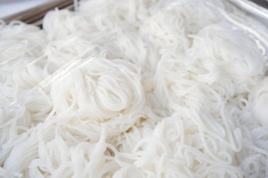 taze pirinç erişte plastik wrap ve