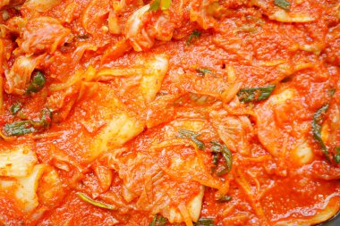 Kimchi, Korece baharatlı lahana fermente.