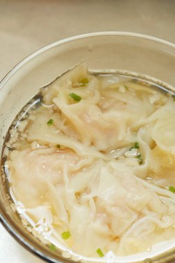 Çorbada karides köftesi