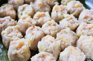 dim sum karides böreği gemi içinde