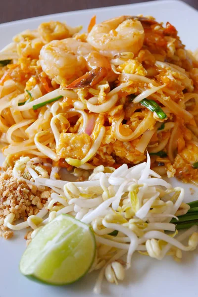 Thaise stijl gebakken noodle, Pad Thai — Stockfoto