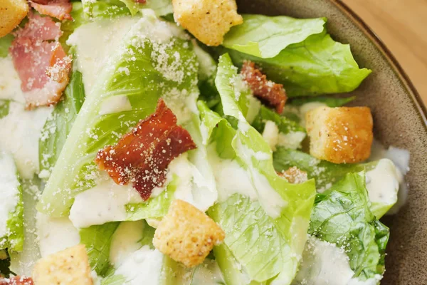 pastırma, peynir ve giyinme salatası