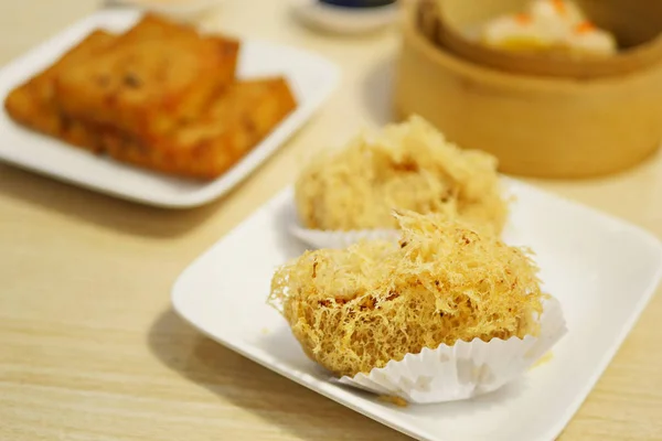 Diepe gebakken taro krokant dimsum, Chinees Kantonees eten — Stockfoto
