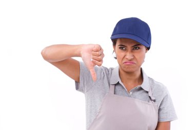 başparmak aşağı hareket veren mutsuz kadın işçi