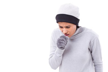 Hasta kadın öksürüyor.