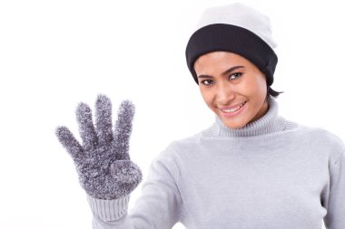 mutlu kadın dört parmak işaret