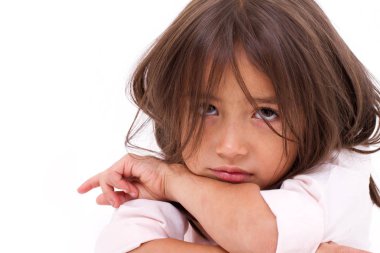 Üzgün küçük kız