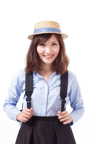 Lachende Aziatische vrouw reiziger op zoek naar jou, studio geïsoleerd — Stockfoto
