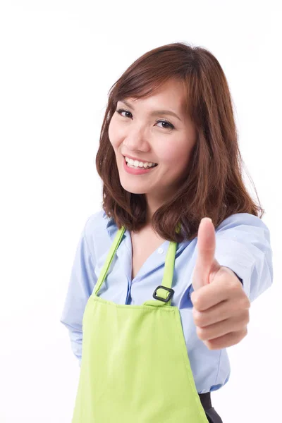 Vrouw met schort weergegeven: duim omhoog handgebaar, studio geïsoleerd — Stockfoto