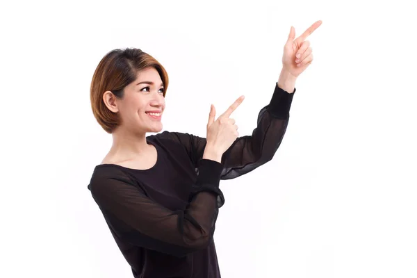 Mulher feliz apontando mão e dedo para o espaço em branco, estúdio isolado — Fotografia de Stock
