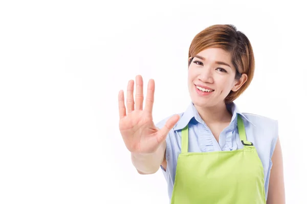 Усміхнена, щаслива, позитивна жінка власник малого бізнесу вказує на 5 пальців — стокове фото