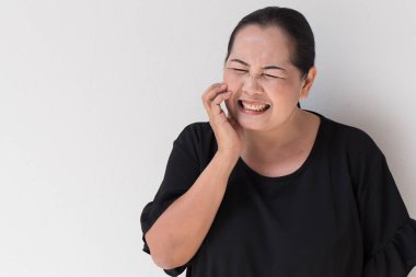 acı diş ağrısı, Diş hassasiyeti, çürüme, sözlü sorun kadın