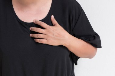 kalp krizi, kalp yetmezliği acı hasta orta yaş kadın