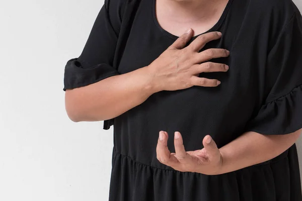 Wanita paruh baya sakit menderita serangan jantung akut darurat — Stok Foto