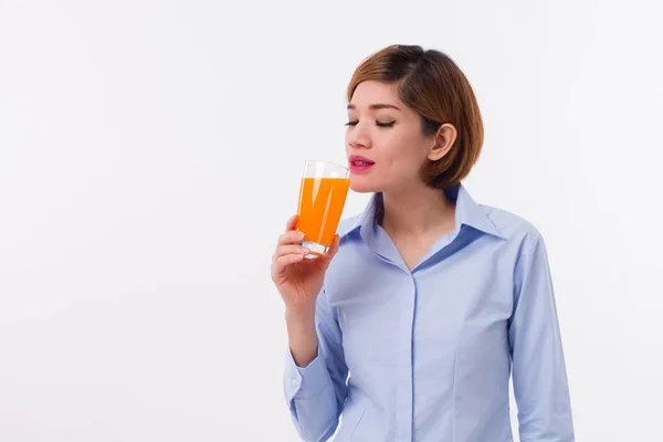 Healthy asian woman drinking orange juice — Stock Photo, Image