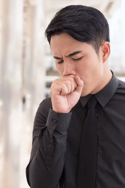 Hombre enfermo tosiendo con resfriado o gripe —  Fotos de Stock