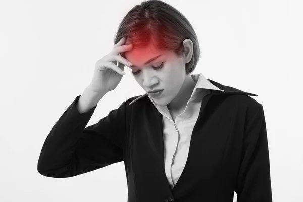 Enfermo, enfermo, cansado, mujer de negocios estresante sufre de dolor de cabeza —  Fotos de Stock