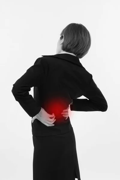 Mujer que sufre de dolor de espalda, lesión, síndrome de oficina — Foto de Stock