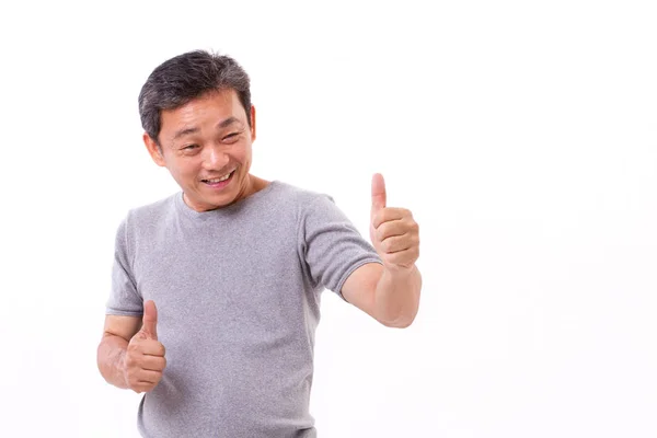 Feliz, exitoso, hombre de mediana edad positivo mostrando el pulgar hacia arriba — Foto de Stock