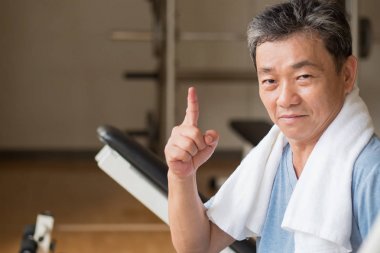 No.1 parmak veren spor salonunda, çalışma dışarı sağlıklı, mutlu komuta sizde