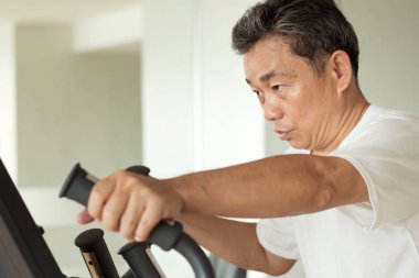 Modern ekipmanlar ile çalışma dışarı eski komuta sizde