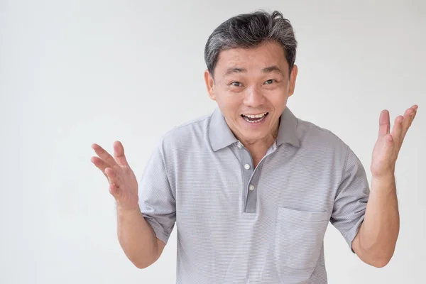 Saído, confiante, feliz velho sênior ou meia idade asiático homem, idade com cabelos grisalhos — Fotografia de Stock