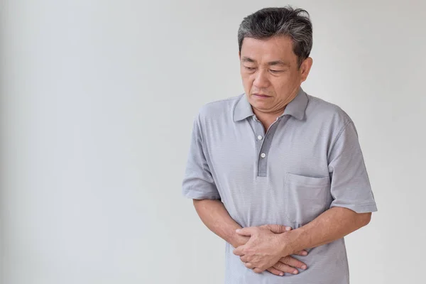 Hombre de mediana edad enfermo, dolor de estómago, diarrea, estreñimiento, gastritis, indigestión — Foto de Stock