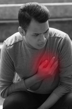 hasta adam kalp krizi, göğüs ağrısı acı