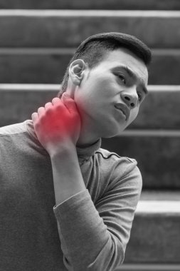 Asya adam acı boyun ağrıları, artrit, gut belirtileri