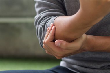 adam acı eklem ağrıları, artrit, gut hastalığı, romatizma belirtileri