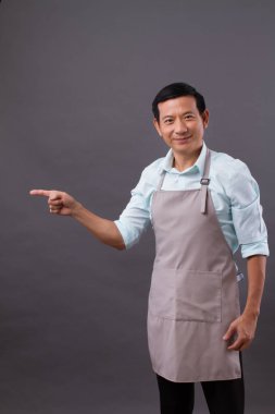 yukarı, başarılı küçük işletme sahibi kavramı veren emin dükkâncı