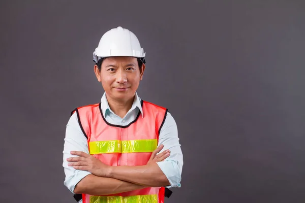 Zelfbewuste, professionele Aziatische mannelijke ingenieur, civiele bouw — Stockfoto